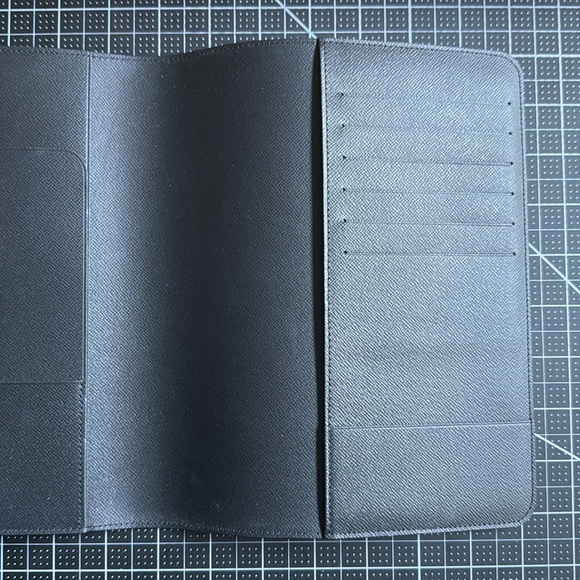 Louis Vuitton Desk Agenda Cover A5 insert size, Damier Black - Picture 7 of 13